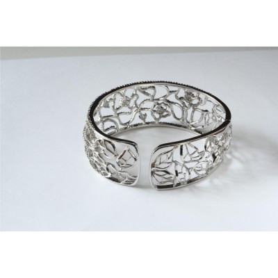 Diamond Bangle in 18k White Gold